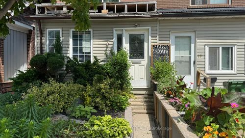 main-17 Kelvin Ave, Toronto, ON, M4C5C7 | Card Image