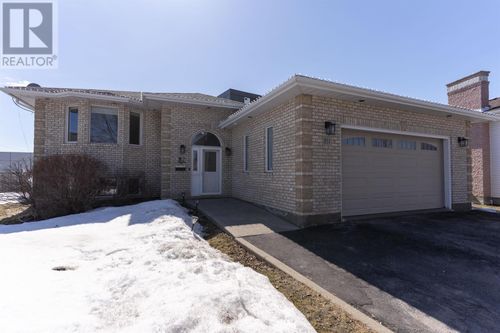 211 Linden Crt, Thunder Bay, ON, P7B6R6 | Card Image