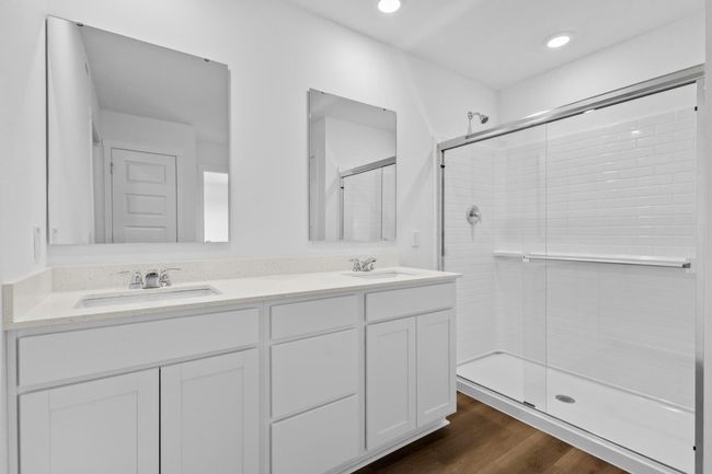Henely white 19 | Image 36
