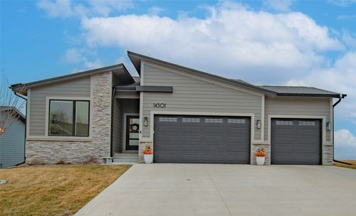 14301 Sutton Dr, Urbandale, IA, 50323-1827 | Card Image