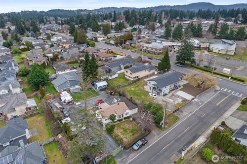 2416 Ne 16th St, Renton, WA, 98056-2749 | Card Image
