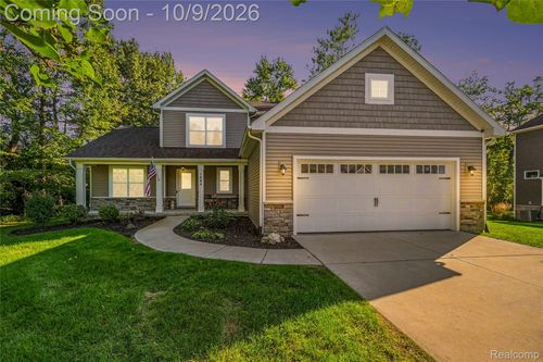 1084 Woods Edge Dr, Hartland, MI, 48353-3800 | Card Image
