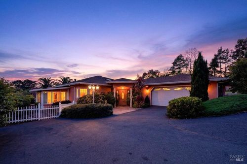 484 Oak St, Penngrove, CA, 94951 | Card Image