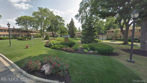 112 Hickory Grove Rd, Bloomfield Hills, MI, 48304-1739 | Card Image