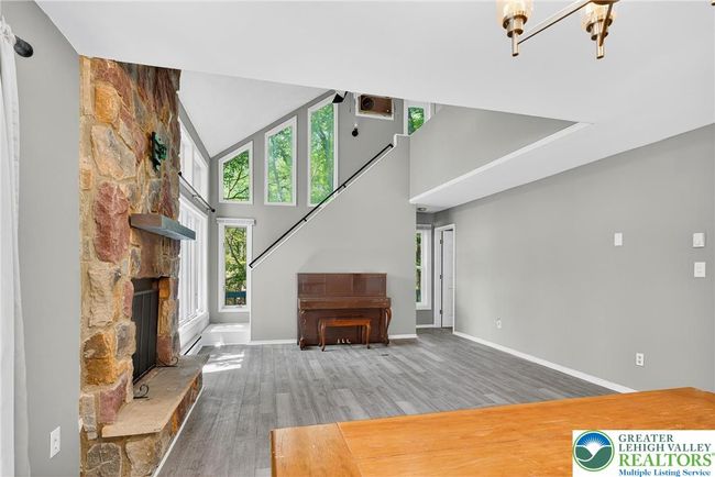 6471 Decker Rd, House other with 3 bedrooms, 2 bathrooms and null parking in Bushkill PA | Image 4