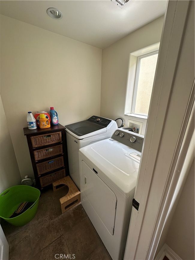 Separate laundry room | Image 10