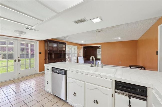 1625 Lindenwood Dr, House other with 4 bedrooms, 4 bathrooms and 3 parking in Orange TX | Image 11