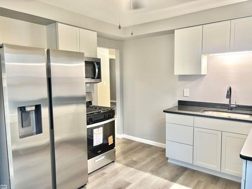 376 W Rowland Ave, Madison Heights, MI, 48071-3934 | Card Image