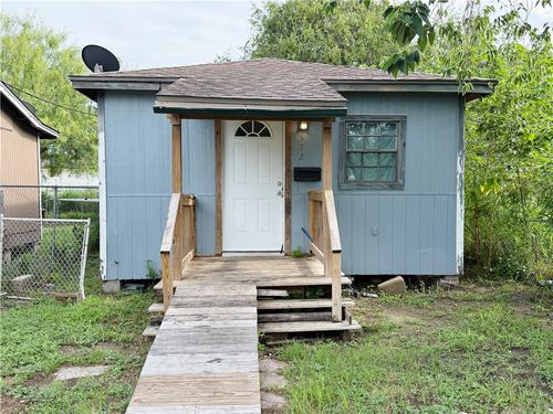 512 Avenue F, Robstown, TX, 78380-2943 | Card Image