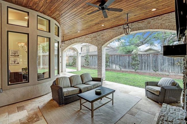 Outdoor living area. | Image 47
