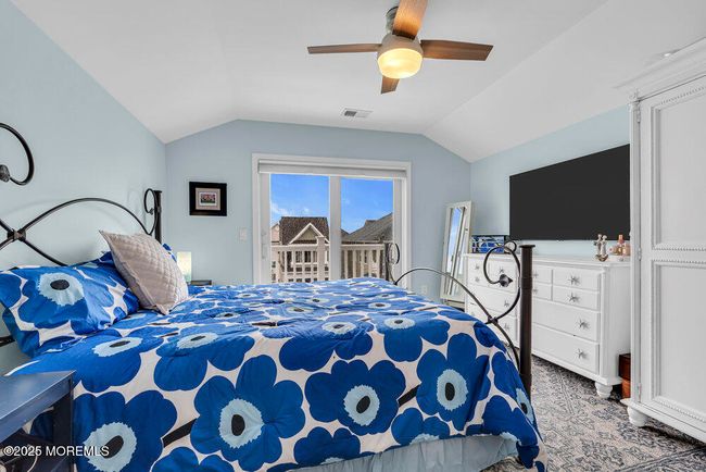 4th Floor En-Suite Primary Bedroom | Image 27