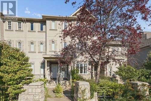 8915 Yonge St, Richmond Hill, ON, L4C0L5 | Card Image
