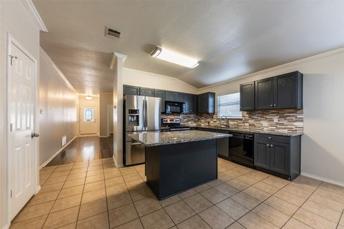 207 Baldwin St, Hutto, TX, 78634-5394 | Card Image