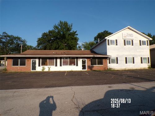 1194 S Florissant Rd, Cool Valley, MO, 63121-1138 | Card Image