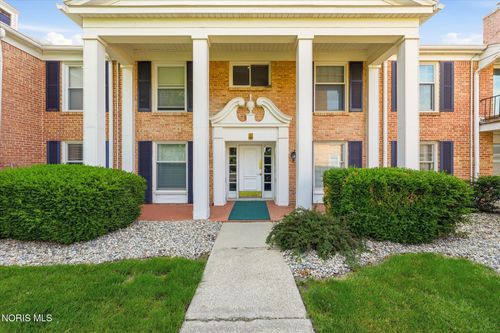 203e-4243 W Bancroft St, Ottawa Hills, OH, 43615-3987 | Card Image