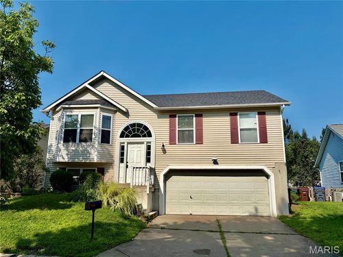 3060 Laurel Village Cir, Saint Peters, MO, 63376-7564 | Card Image