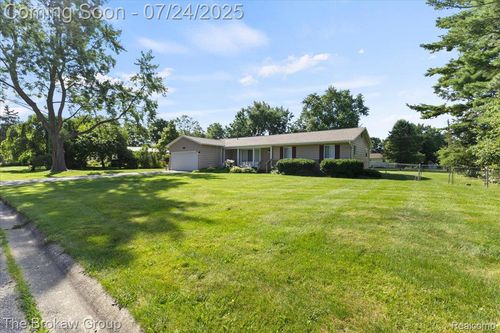 4436 Rosethorn Cir, Burton, MI, 48509-1217 | Card Image