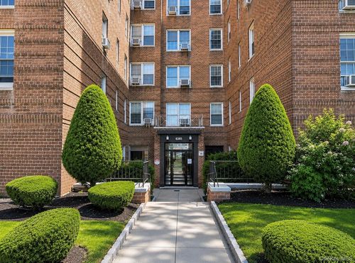 5a2-6385 Woodhaven Blvd, Rego Park, NY, 11374-4811 | Card Image