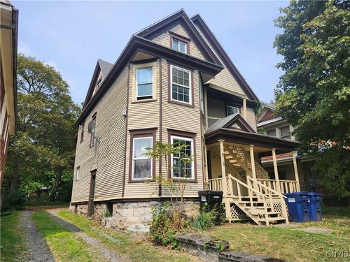3720 S Salina St, Syracuse, NY, 13205-1813 | Card Image