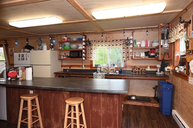 Kitchen area | Image 8