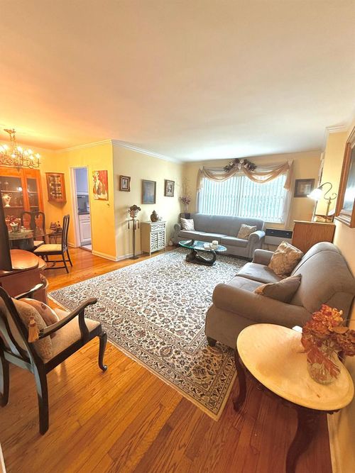 1-47-5805 251st St, Little Neck, NY, 11362-2103 | Card Image