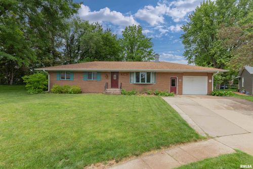 3246 Woodland Ct, Davenport, IA, 52807-2320 | Card Image