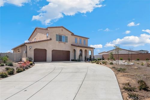 5732 California Cir, Banning, CA, 92220-1054 | Card Image