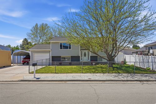 3299 W Royalwood Dr, Taylorsville, UT, 84129-3145 | Card Image