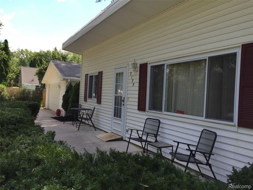 7278 Maple Rd, Lexington, MI, 48450-8872 | Card Image