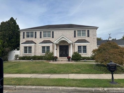 30 Knoll Ln, Glen Head, NY, 11545-1328 | Card Image