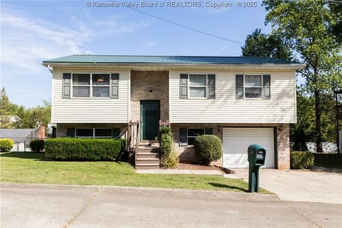 8 Wick Ln, Cross Lanes, WV, 25313-1765 | Card Image