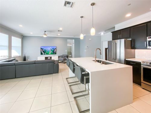 2958-2958 St Thomas Dr, Hollywood, FL, 33024-8570 | Card Image