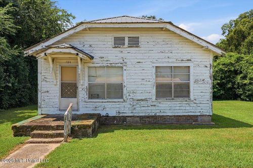 104 W Bell Ave, Mendenhall, MS, 39114-3702 | Card Image