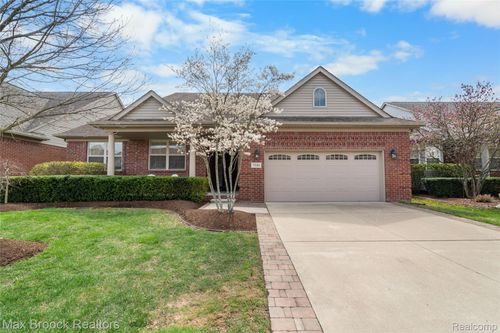 51-7940 Stableford Dr, Washington Township, MI, 48094-3448 | Card Image