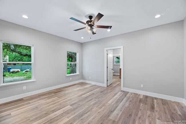 304 E Westmeyer St, House other with 3 bedrooms, 2 bathrooms and null parking in Poth TX | Image 17