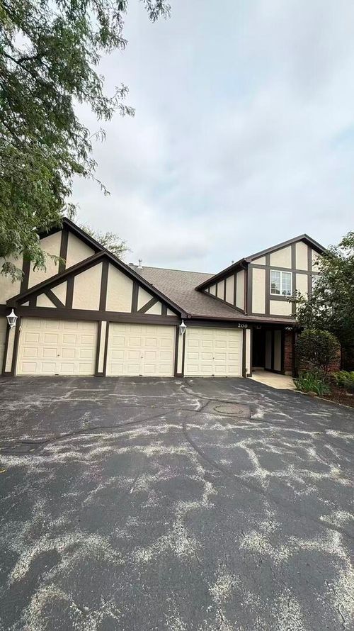 d-200 Brookside Ln, Willowbrook, IL, 60527-2905 | Card Image
