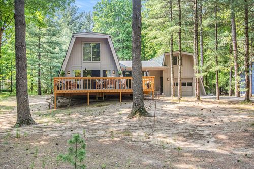 77125 Pinewood Ln, South Haven, MI, 49090-9488 | Card Image