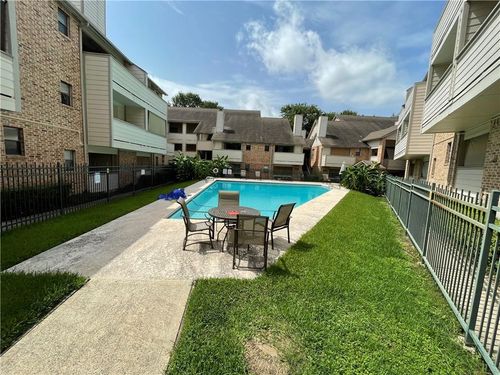 apt-201-2500 Burleson Rd, Austin, TX, 78741-5605 | Card Image