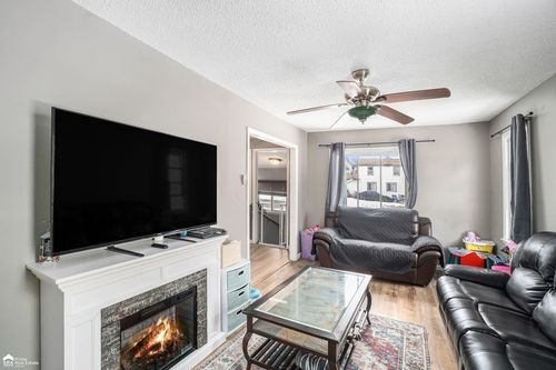 2162 Mclean Ave, Burton, MI, 48529-1740 | Card Image