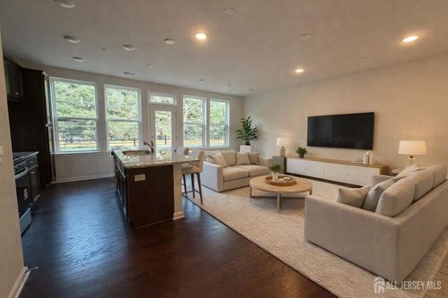 616 Sadie Cir, New Brunswick, NJ, 08901-5003 | Card Image