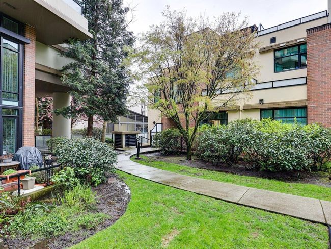 119 - 8 Renaissance Square, Townhouse with 3 bedrooms, 2 bathrooms and 2 parking in New Westminster BC | Image 2