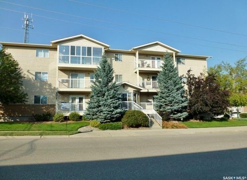 104-116 2nd Ave W, Kindersley, SK, S0L1S0 | Card Image