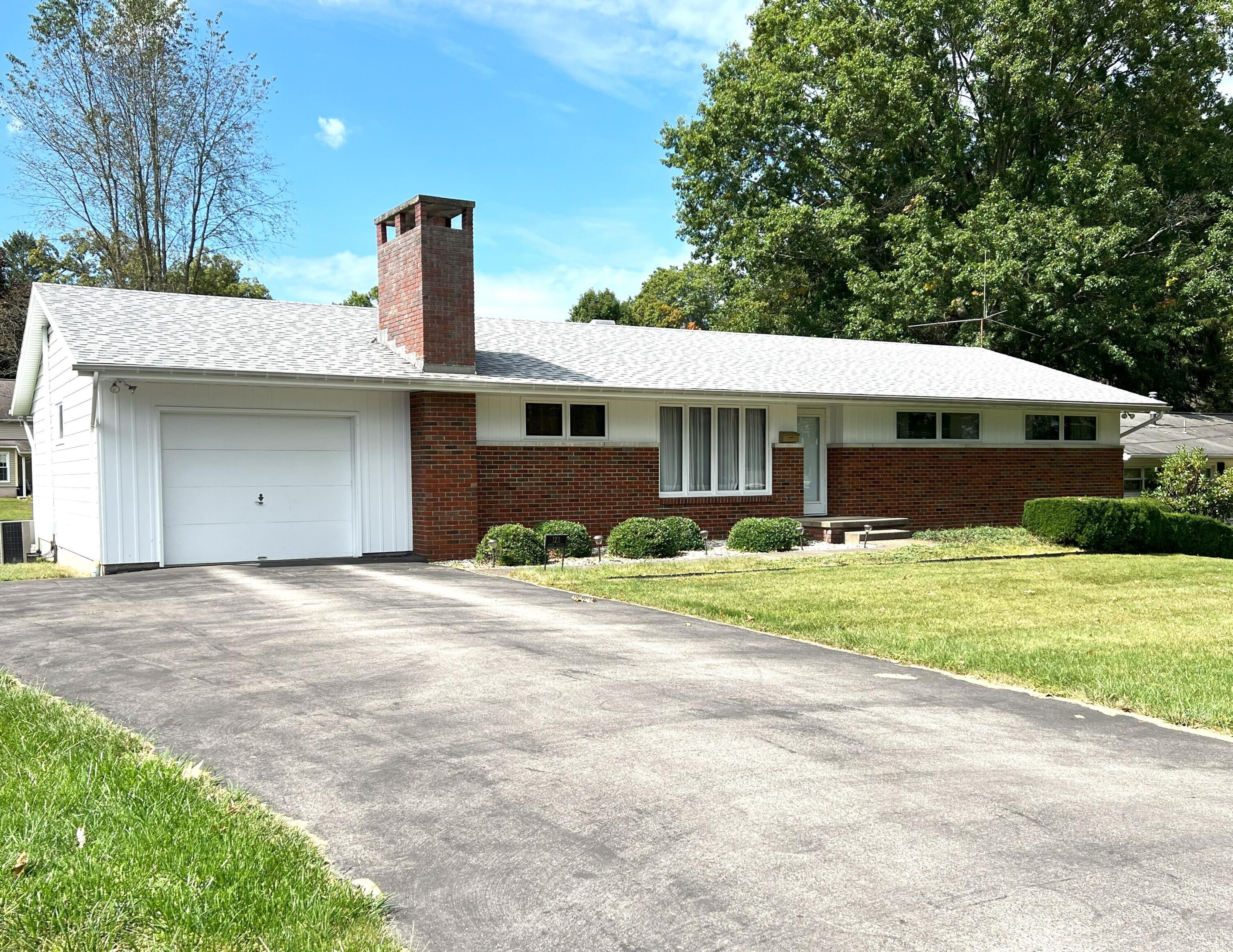 Sayer St, Brookville, PA 15825