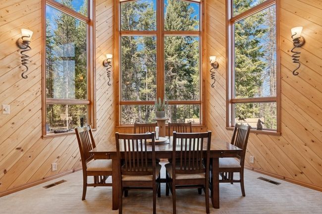 Large windows and views of nature | Image 46