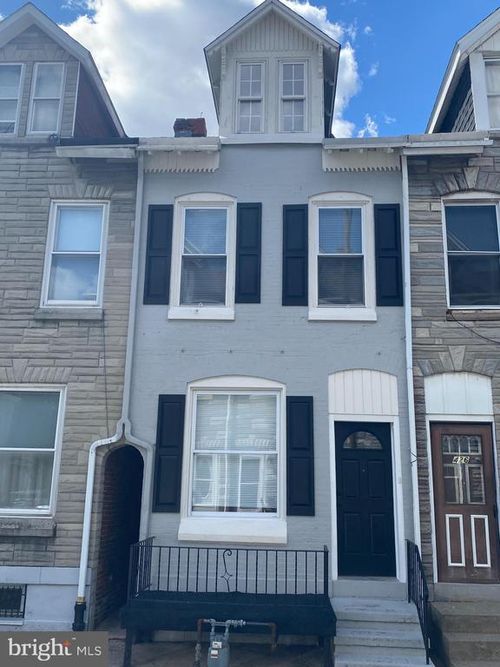 424 Locust St, READING, PA, 19604-2827 | Card Image
