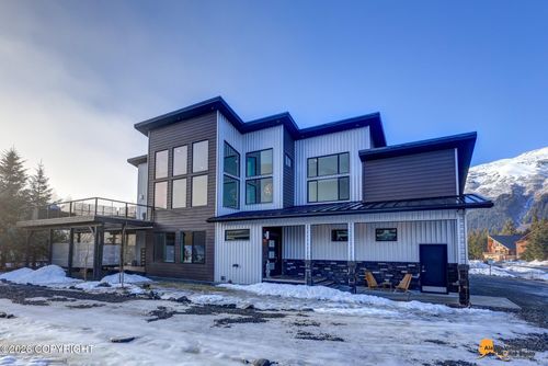 242 Tanner Cir, Girdwood, AK, 99587 | Card Image