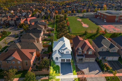 71 Ivy Glen Dr, Maple, ON, L6A0P3 | Card Image