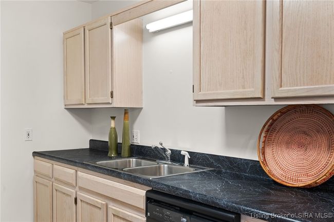 207 Colonial Club Dr, Condo with 2 bedrooms, 2 bathrooms and null parking in New Albany IN | Image 16