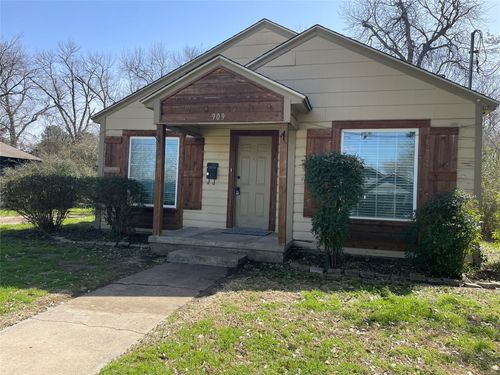 909 Panhandle St, Denton, TX, 76201-2839 | Card Image