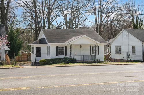 617 W Garrison Blvd, Gastonia, NC, 28052-4045 | Card Image